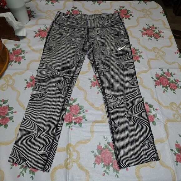 Nike Dri Fit Running  Black White Designed Cropped Leggings Women's Small - Picture 1 of 2